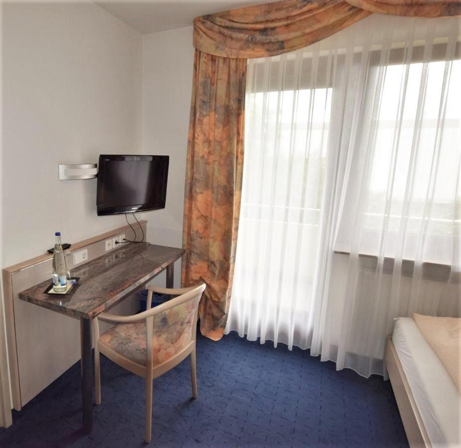 Hotel Alena - Kontaktlos Check-In Filderstadt Eksteriør billede