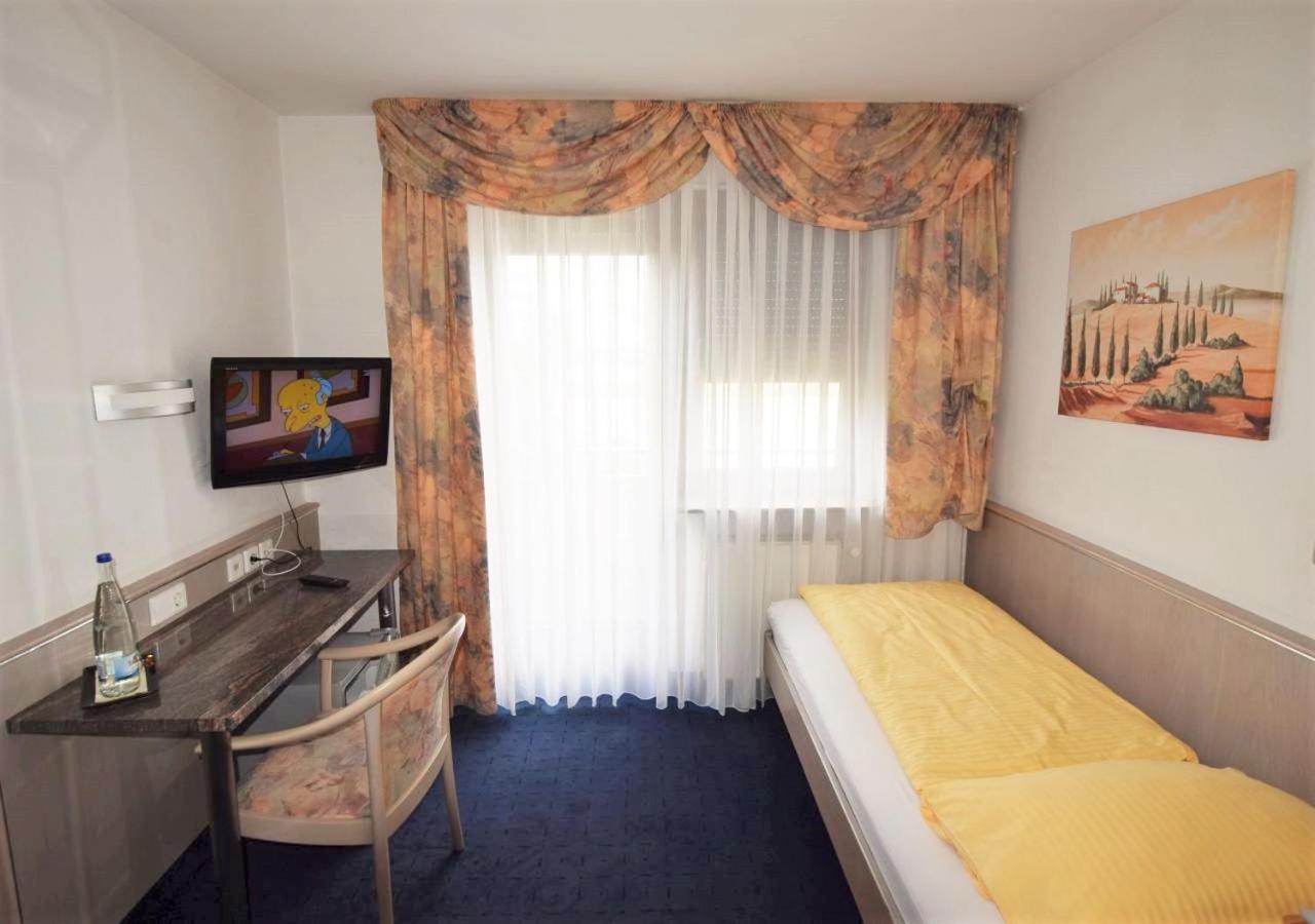 Hotel Alena - Kontaktlos Check-In Filderstadt Eksteriør billede