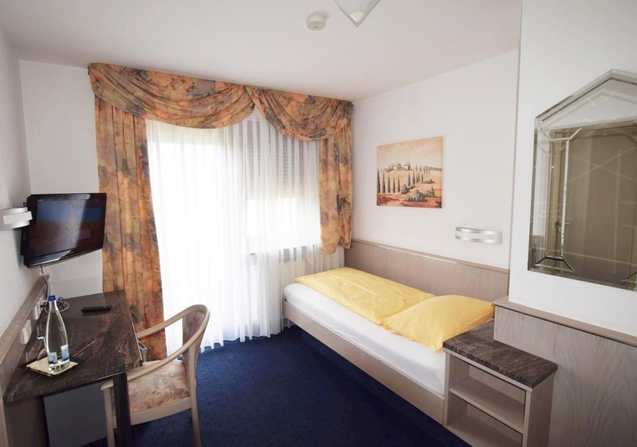 Hotel Alena - Kontaktlos Check-In Filderstadt Eksteriør billede